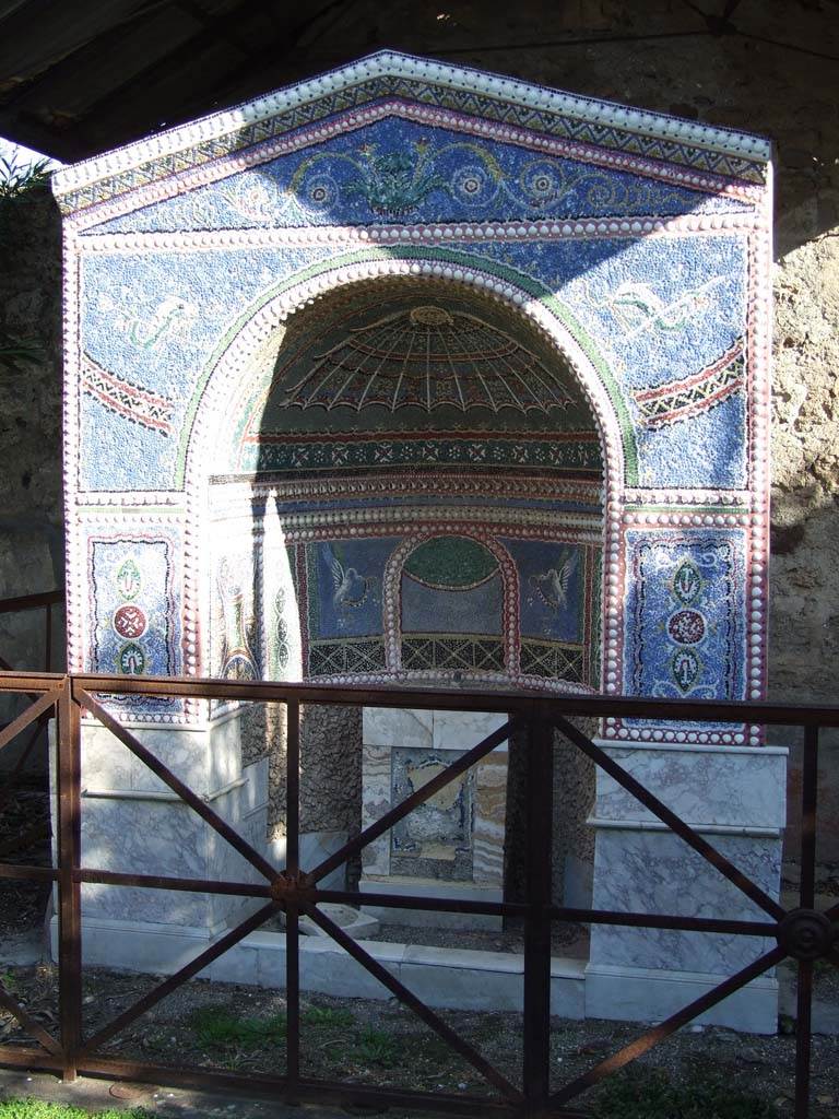 VI.14.43 Pompeii. December 2007. Room 14, mosaic fountain in garden area.