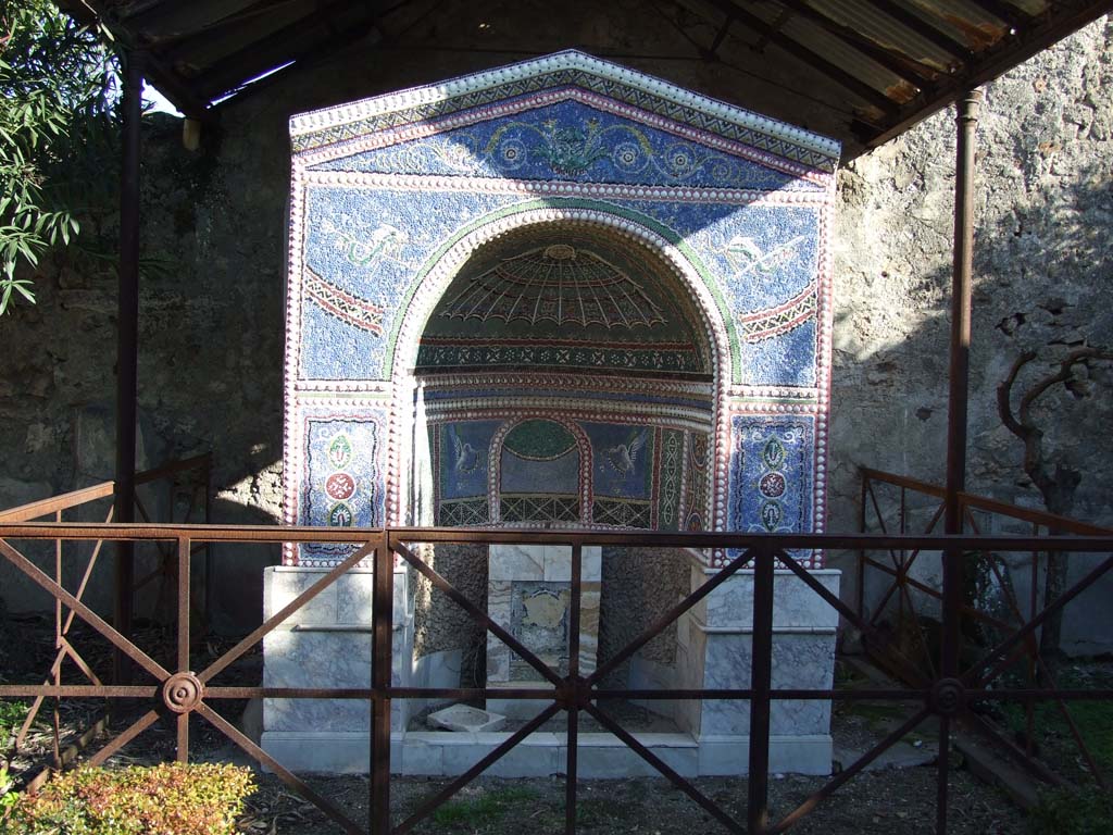 VI.14.43 Pompeii. December 2007. Room 14, mosaic fountain in garden area.
According to Jashemski, when the fountain was excavated there was a pedestal in the niche, in which stood a statue of Mars.
This is now in Naples Archaeological Museum, inventory number 126249, Ruesch: 1924.
Below on the pedestal was a mask of a woman, which was bordered with mosaic and coloured marble, from which the water jetted.
See Jashemski, W. F., 1993. The Gardens of Pompeii, Volume II: Appendices. New York: Caratzas. (p.152, inc. photo of statue of Mars, fig.164)