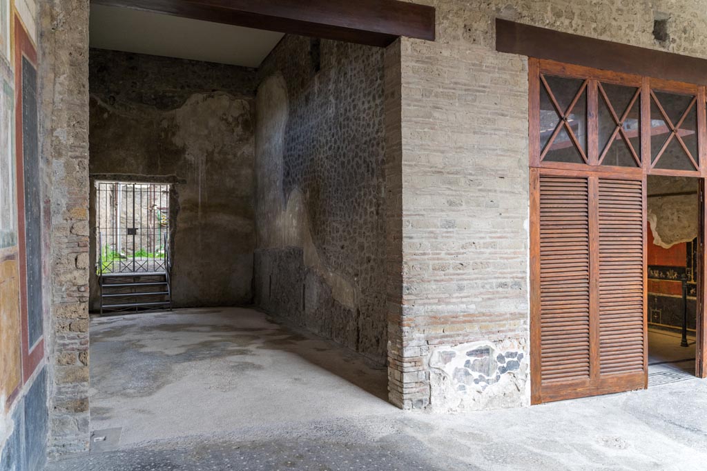 VI.15.1 Pompeii. March 2023.
Looking towards north-west corner of peristyle on north portico, with the doorway to the “Cupids’ room”, (PPM - room q), on right.
Photo courtesy of Johannes Eber.