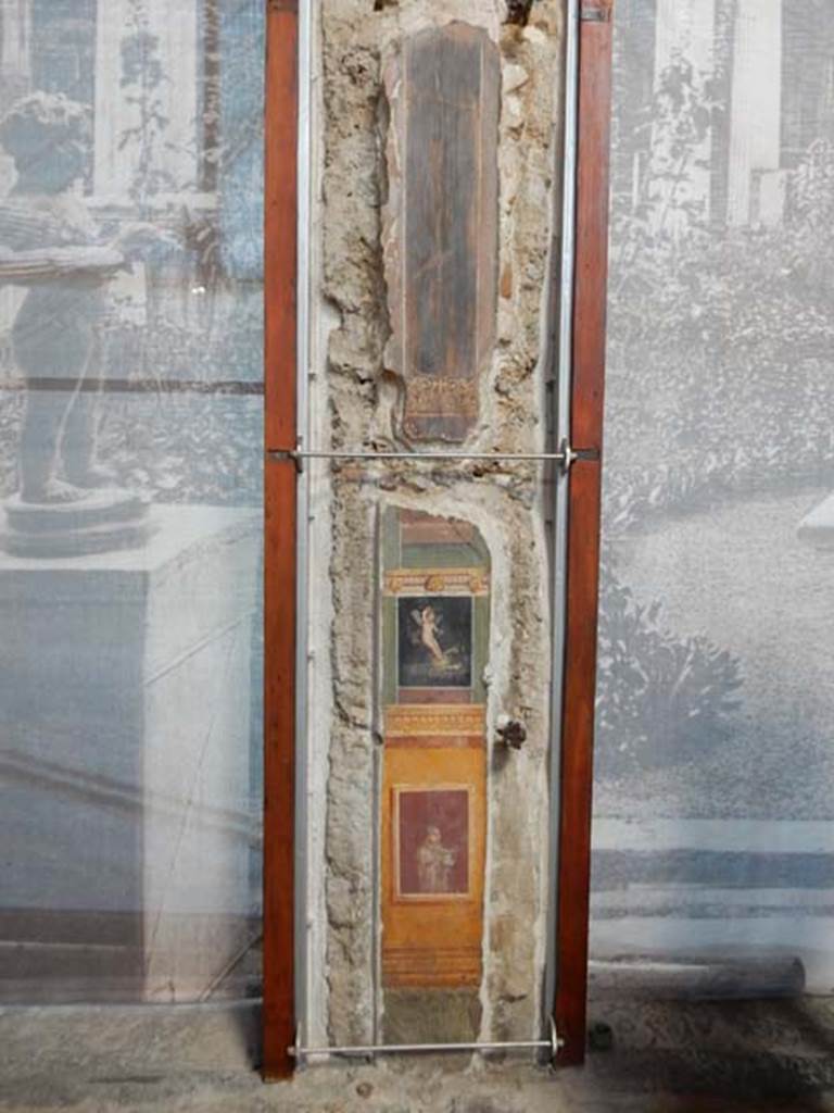 VI.15.1 Pompeii. May 2017.
Painted panel on south end of west wall of atrium, leading onto peristyle. Photo courtesy of Buzz Ferebee.