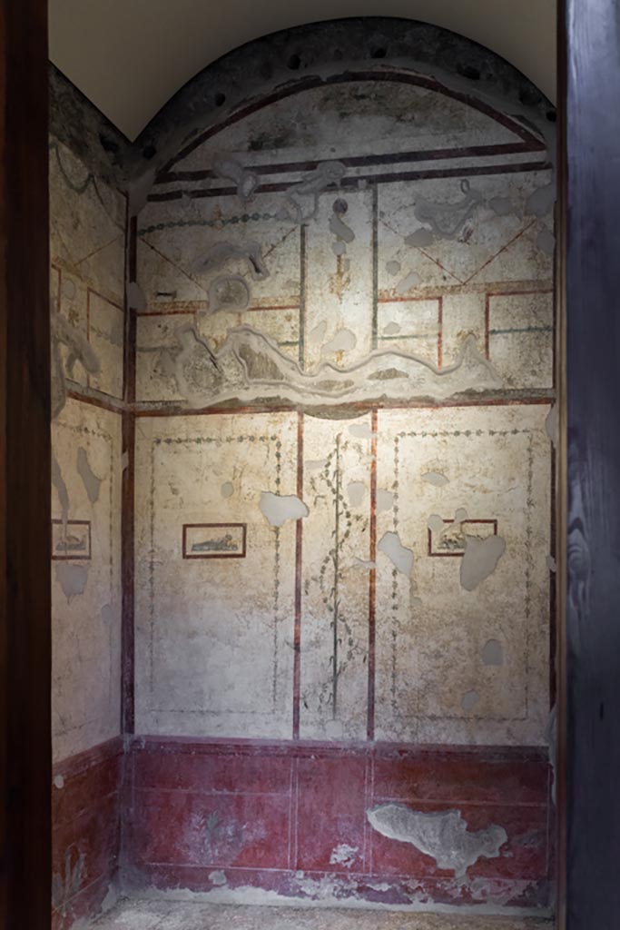 VI.15.1 Pompeii. March 2023.
Looking east through doorway. Photo courtesy of Johannes Eber.
(PPM – room k)