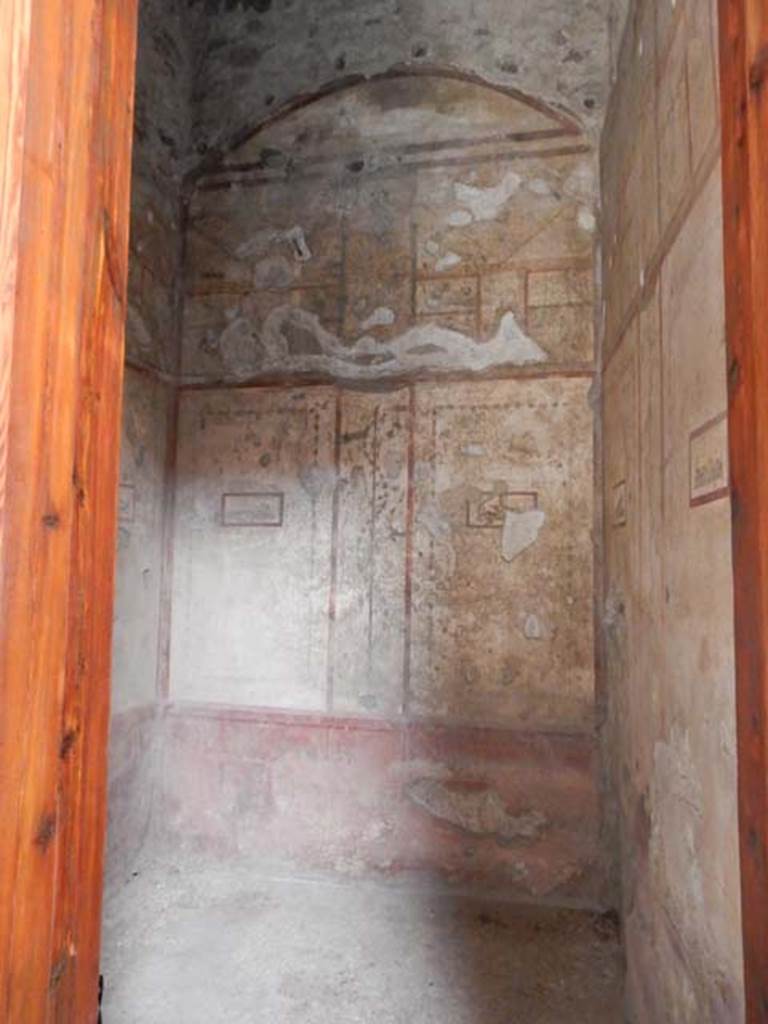 VI.15.1 Pompeii. May 2017. Looking east through doorway of bedroom in north-east corner of atrium.
Photo courtesy of Buzz Ferebee.