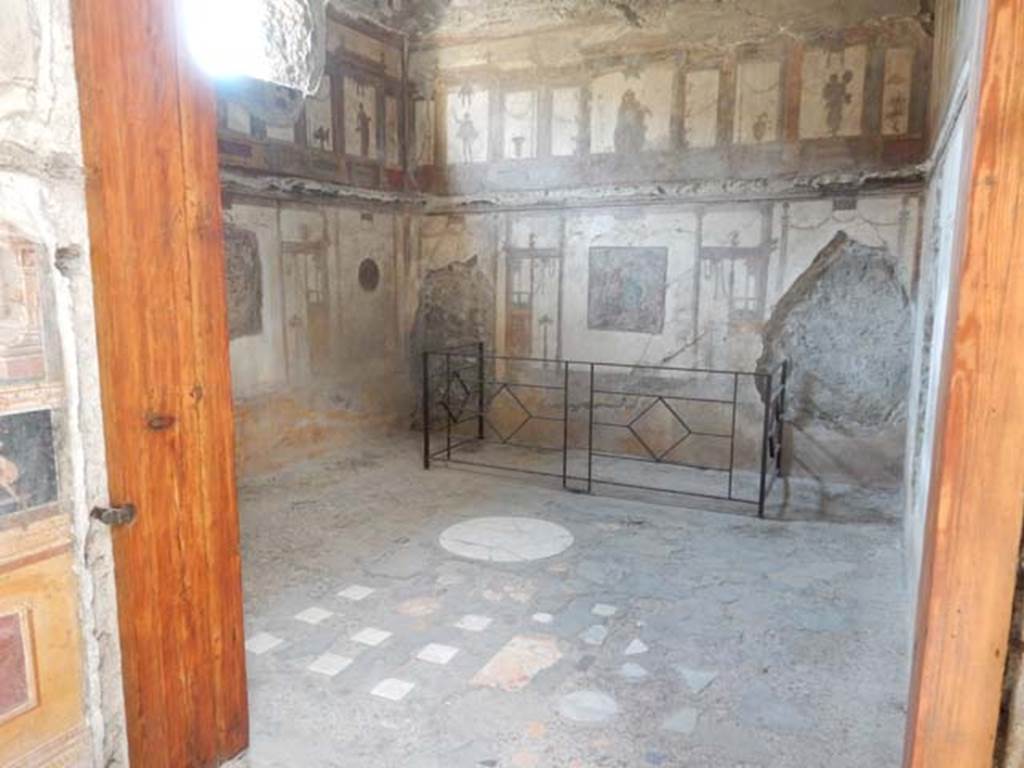 VI.15.1 Pompeii. May 2017. Looking towards south-east corner of oecus on south side of atrium. Photo courtesy of Buzz Ferebee.