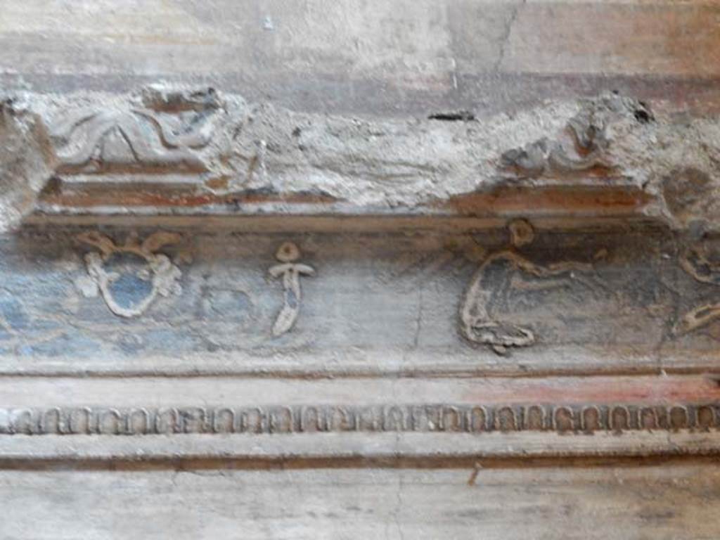VI.15.1 Pompeii. May 2017. Detail of stucco work decoration of oecus on south side of atrium. Photo courtesy of Buzz Ferebee.