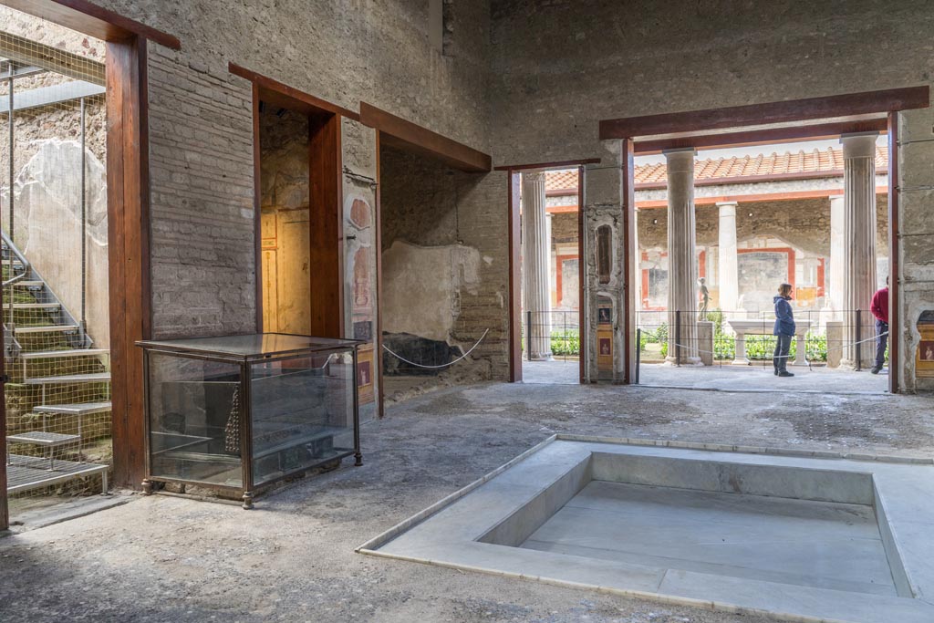 VI.15.1 Pompeii. March 2023.
Looking south-west across atrium towards south ala, in centre, across impluvium towards peristyle. Photo courtesy of Johannes Eber.
& quickie