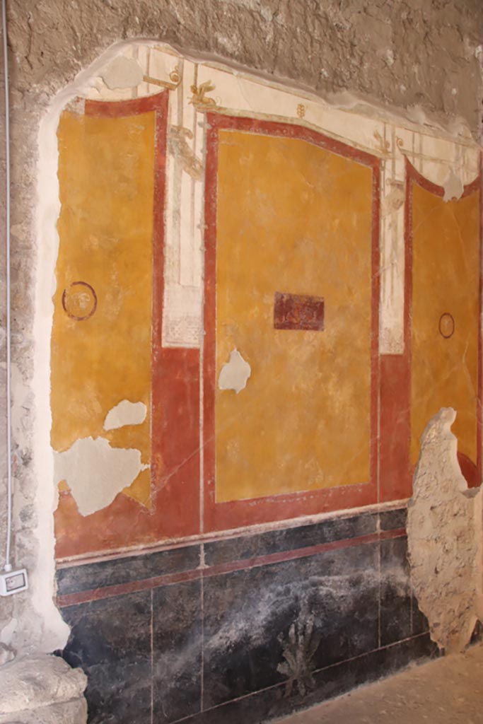 VI.15.1 Pompeii. October 2023.
South ala h, looking south along east wall. Photo courtesy of Klaus Heese.