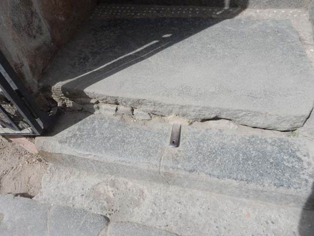 VI.15.1 Pompeii. May 2017. Lava steps from roadway to entrance doorway. Photo courtesy of Buzz Ferebee.