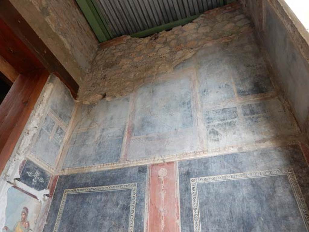 VI.15.1 Pompeii. May 2017. Upper north-west corner, and north or right-hand wall of vestibule. Photo courtesy of Buzz Ferebee.