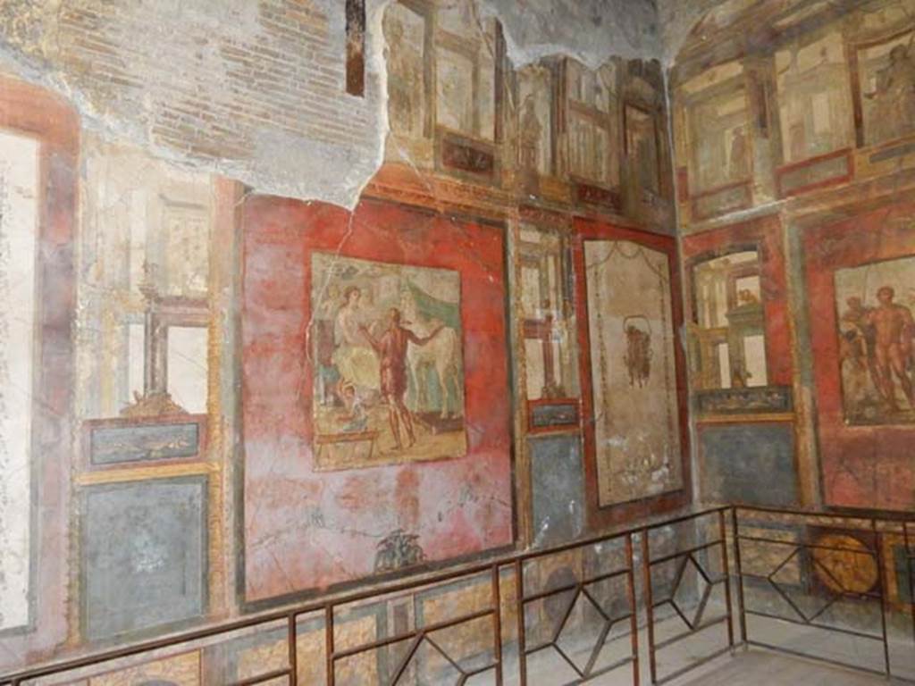 VI.15.1 Pompeii. May 2017. Looking towards the north-east corner of the exedra.
Photo courtesy of Buzz Ferebee.