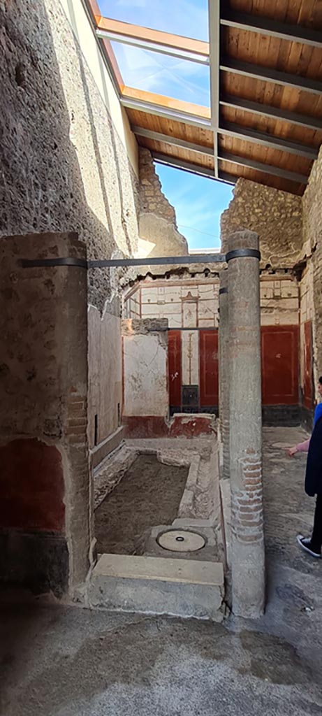 VI.15.1 Pompeii. April 2023.
Looking north across small courtyard "s". Photo courtesy of Giuseppe Ciaramella.