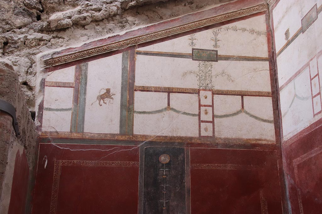 VI.15.1 Pompeii. October 2024. Small peristyle/garden “s”, upper west wall at north end. Photo courtesy of Klaus Heese.