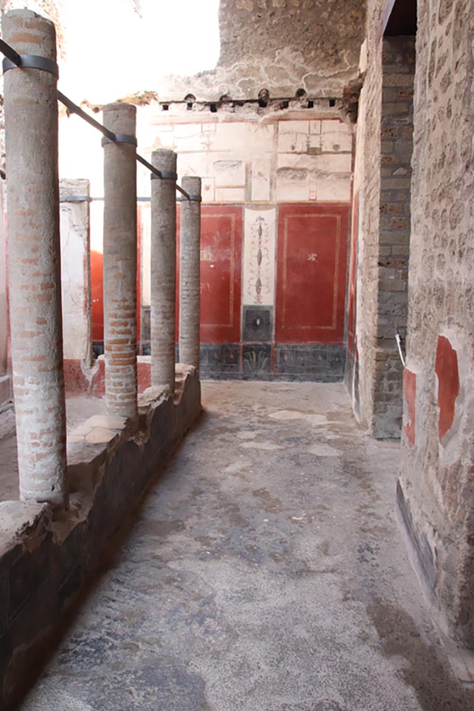 VI.15.1 Pompeii. October 2023.
Looking north along east portico of small courtyard “s”. Photo courtesy of Klaus Heese.