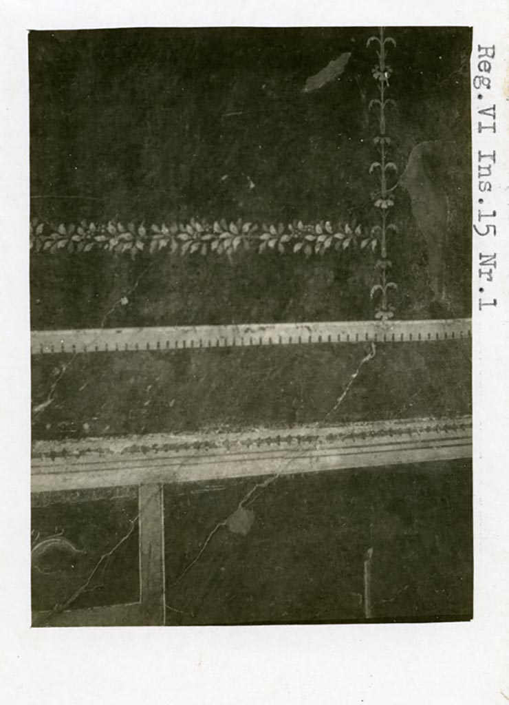 VI.15.1 Pompeii. Pre-1937-39. Detail from above zoccolo on west wall at north end of peristyle.
Photo courtesy of American Academy in Rome, Photographic Archive. Warsher collection no. 1656.