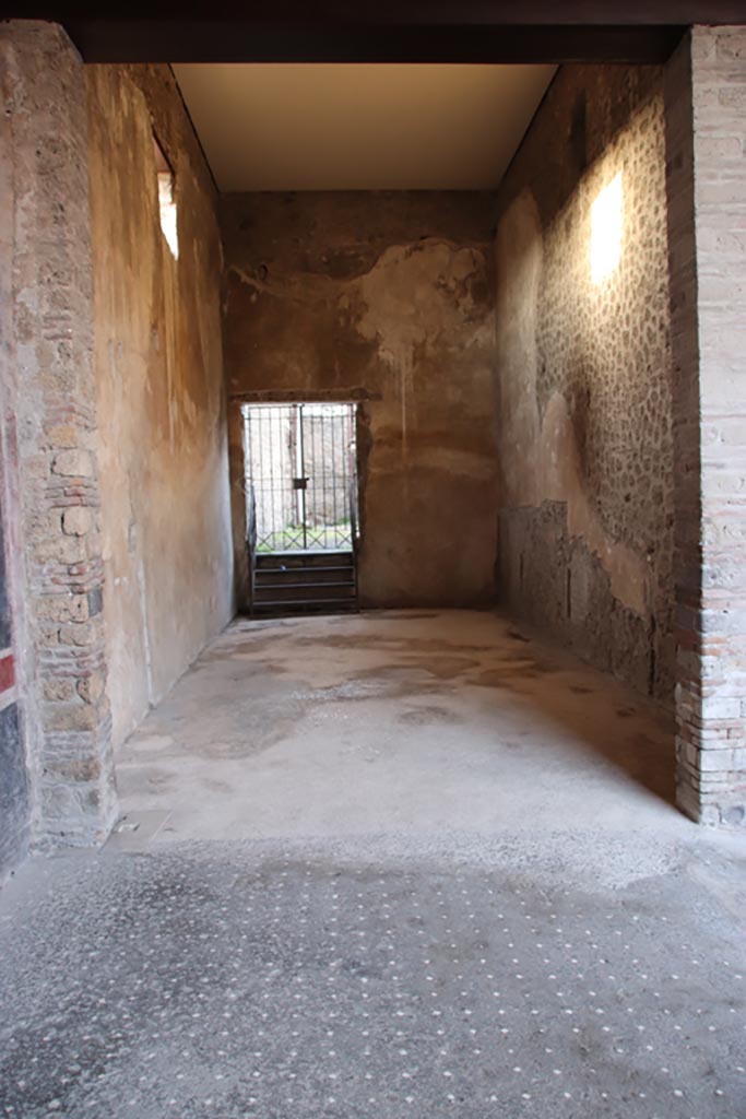 VI.15.1 Pompeii. October 2023.
Looking north in room in north-west corner of peristyle. (PPM – room r). Photo courtesy of Klaus Heese.