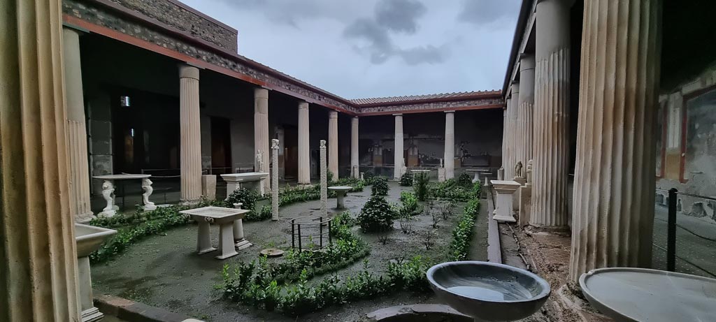 VI.15.1 Pompeii. January 2023.
Looking south-east across peristyle garden from north-west corner. Photo courtesy of Miriam Colomer.