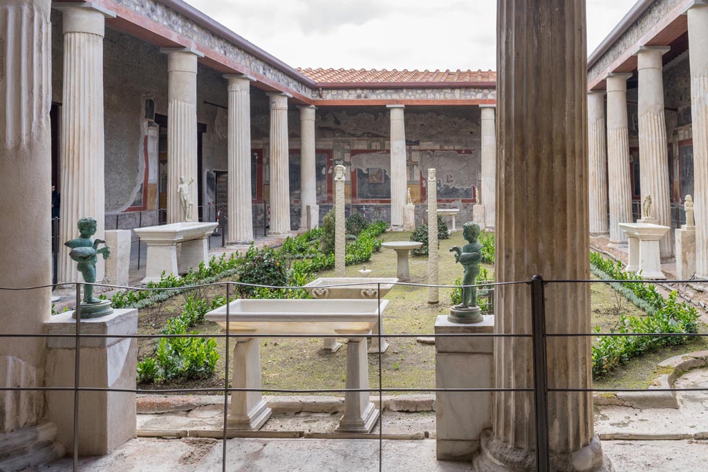 VI.15.1 Pompeii. March 2023.
Looking south across peristyle garden from north portico outside of the “Cupid’s room”. Photo courtesy of Johannes Eber.