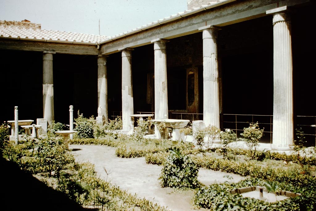 VI.15.1 Pompeii. 1957. Looking towards north-east end of garden area. Photo by Stanley A. Jashemski.
Source: The Wilhelmina and Stanley A. Jashemski archive in the University of Maryland Library, Special Collections (See collection page) and made available under the Creative Commons Attribution-Non-Commercial License v.4. See Licence and use details.
J57f0105