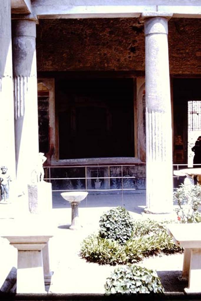 VI.15.1 Pompeii. 1964. Looking east towards north-east corner. Photo by Stanley A. Jashemski.
Source: The Wilhelmina and Stanley A. Jashemski archive in the University of Maryland Library, Special Collections (See collection page) and made available under the Creative Commons Attribution-Non Commercial License v.4. See Licence and use details.
J64f1870