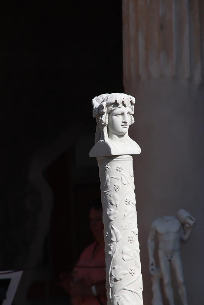VI.15.1 Pompeii. October 2023.
Detail of bust of Ariadne at the top of a herm. Photo courtesy of Klaus Heese.
