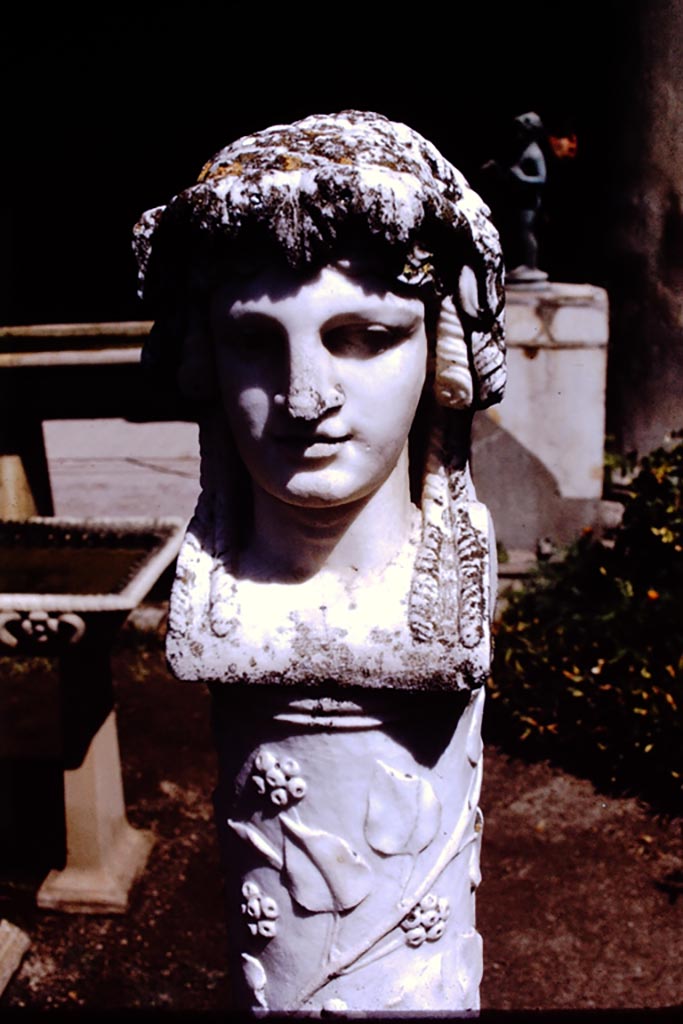 VI.15.1 Pompeii, 1968. Bust of Ariadne at the top of the herm. Photo by Stanley A. Jashemski.
Source: The Wilhelmina and Stanley A. Jashemski archive in the University of Maryland Library, Special Collections (See collection page) and made available under the Creative Commons Attribution-Non-Commercial License v.4. See Licence and use details.
J68f0692