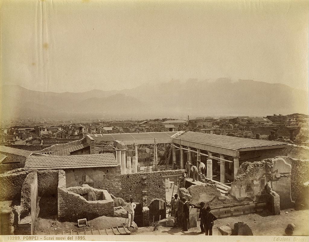 VI.15.1 and 2 Pompeii. Old photograph by Brogi, no.10289 entitled Pompei - Scavi nuovi del 1895.
Looking south towards the north wall of VI.15.1 being excavated, taken from the area of VI.15.2.
In the centre of the photo is the south wall of the small peristyle "s".
On the right the decoration, now lost, of the upper floor of VI.15.2 can be seen. Photo courtesy of Rick Bauer.