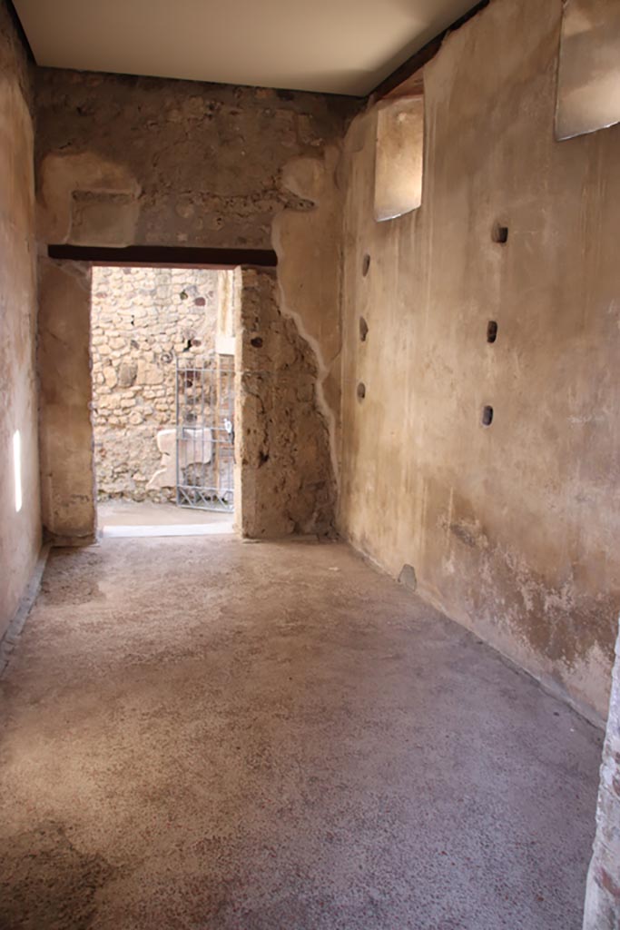 VI.15.1 Pompeii. October 2023.
Room “o”, looking east towards doorway leading to VI.15.27. Photo courtesy of Klaus Heese.