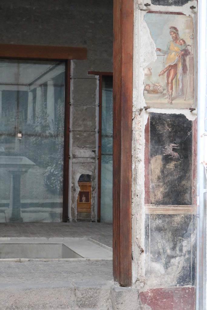 VI.15.1 Pompeii. December 2018.
Looking through to atrium and north-west corner of vestibule. Photo courtesy of Aude Durand.
