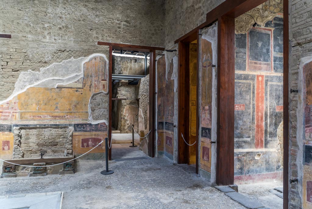 VI.15.1 Pompeii. March 2023.
Looking north along east end of atrium from entrance vestibule, on right. Photo courtesy of Johannes Eber.