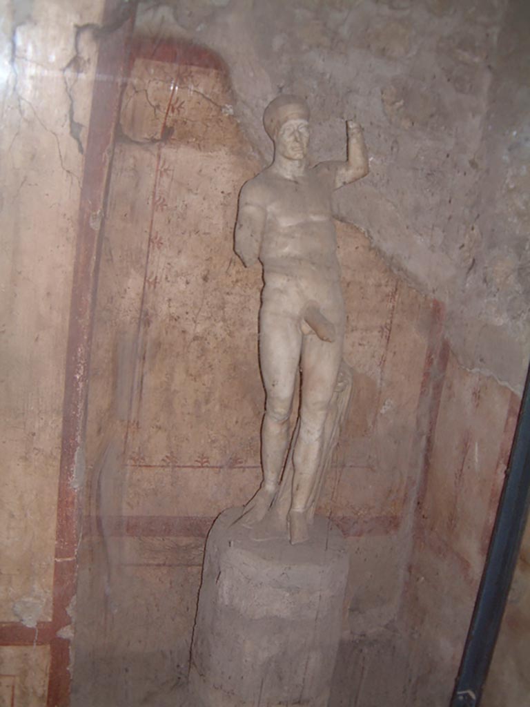 VI.15.1 Pompeii. May 2001.
The statue of Priapus in bedroom, used either by servants or as a private brothel?
Photo courtesy of Current Archaeology.