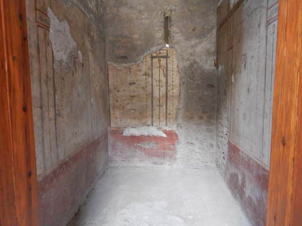 VI.15.1 Pompeii. May 2017. South side of atrium, looking south through doorway into cubiculum/bedroom. Photo courtesy of Buzz Ferebee.
