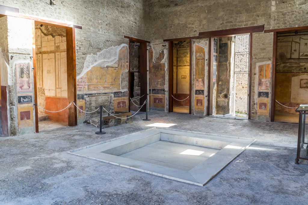 VI.15.1 Pompeii. March 2023. Looking north-east across atrium.
The doorway to the services area, is centre left, and doorway to cubiculum k in north-east corner of atrium, is centre right.
Photo courtesy of Johannes Eber.