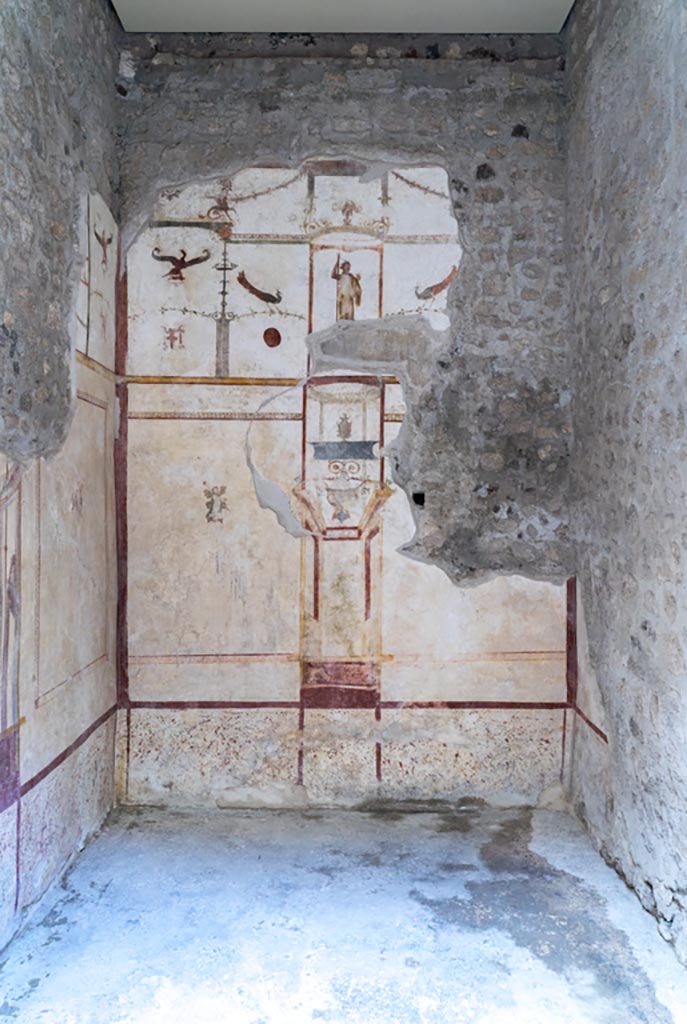 VI.15.1 Pompeii. March 2023.
Looking towards east wall in cubiculum in gynaeceum on north side of peristyle.
Photo courtesy of Johannes Eber.
(PPM – room u)