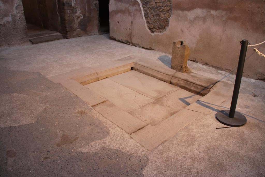 VI.15.1 Pompeii. October 2023. Looking towards impluvium in small atrium.
Photo courtesy of Klaus Heese.