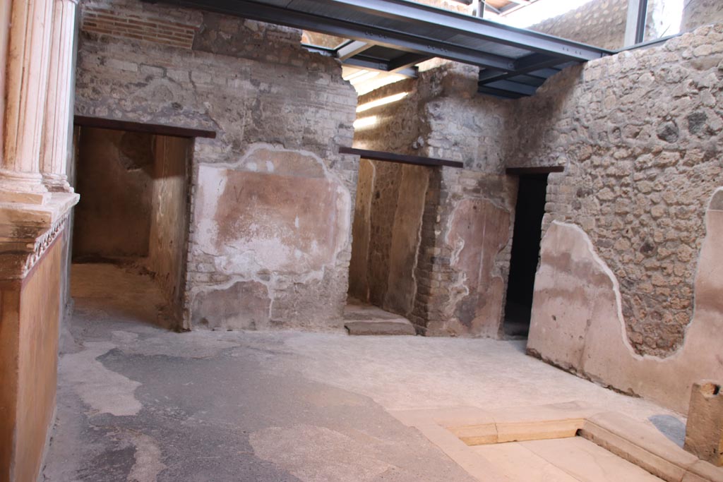 VI.15.1 Pompeii. October 2023.
Looking towards north side of small atrium, with doorway to kitchen (w), on left, room (x) centre right, and room (z), on right.
Photo courtesy of Klaus Heese.