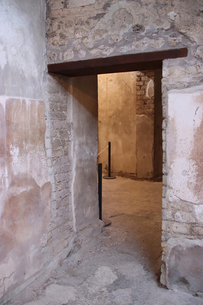 VI.15.1 Pompeii. October 2023.
Doorway to kitchen (w) in north-west corner of small atrium. Photo courtesy of Klaus Heese.