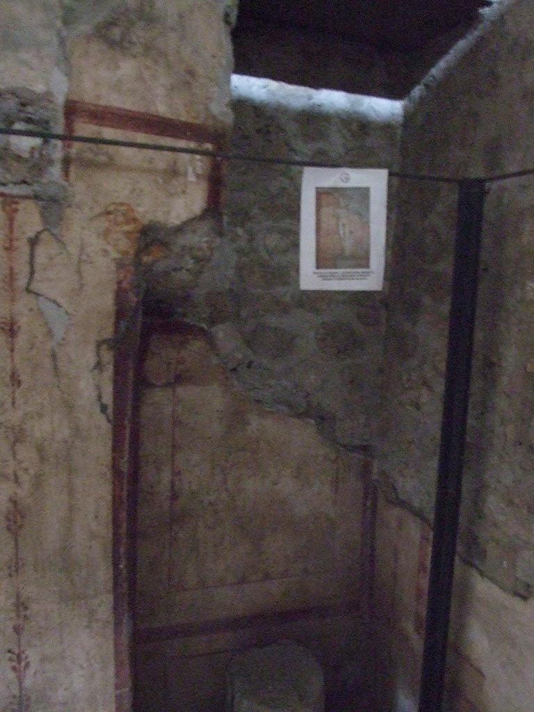 VI.15.1 Pompeii. December 2006.
Recess in south wall of bedroom (x’), used either by servants or as a private brothel?
The notice indicated the statue of Priapus was away for restoration.
