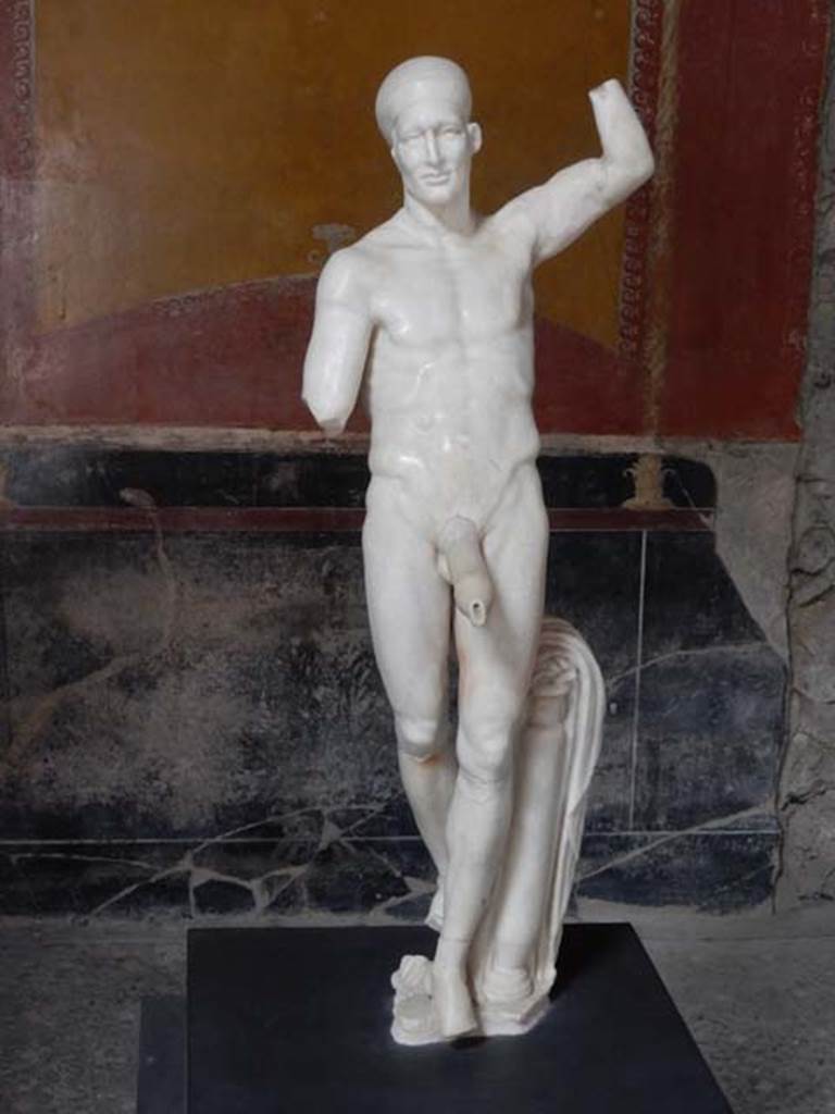 VI.15.1 Pompeii. May 2017. Statue of Priapus displayed in ala on south side of atrium.
Photo courtesy of Buzz Ferebee.