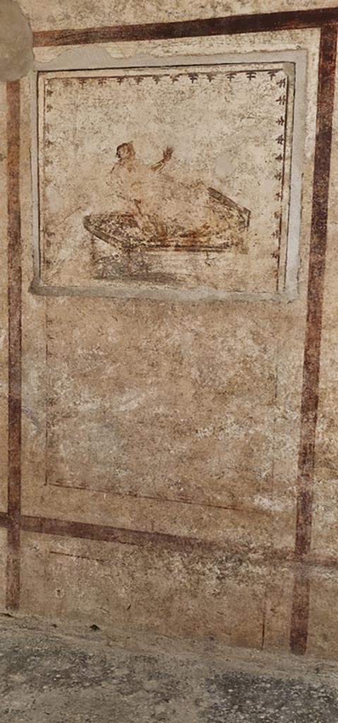 VI.15.1 Pompeii. December 2023.
Detail of north wall decoration with erotic painting. Photo courtesy of Miriam Colomer.