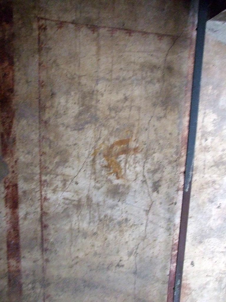 VI.15.1 Pompeii. December 2006.
Wall decoration in bedroom (x’), used either by servants or as a private brothel?