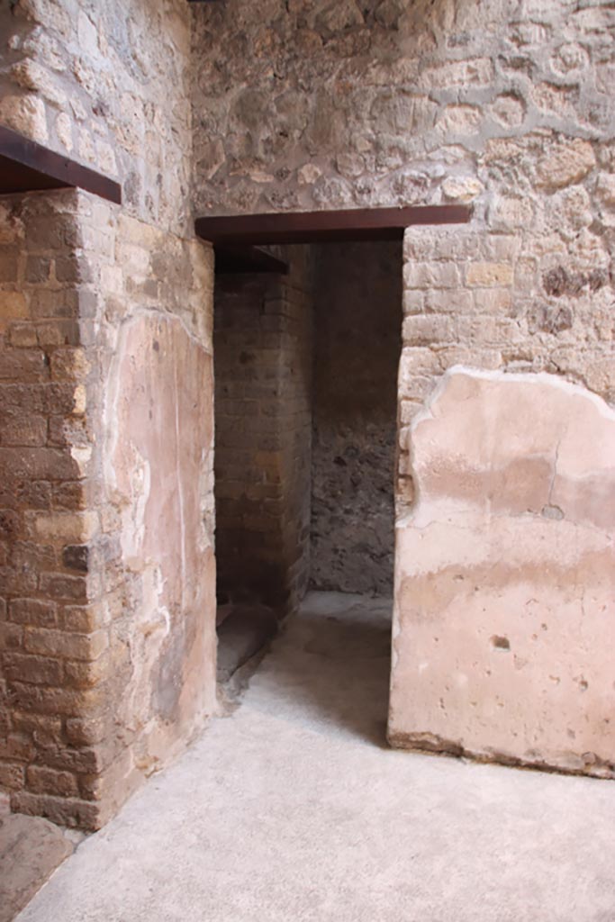 VI.15.1 Pompeii. October 2023.
Doorway to room (z), looking east from small atrium. Photo courtesy of Klaus Heese.