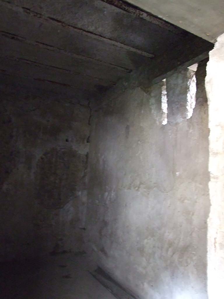 VI.15.1 Pompeii. December 2006. Room (z) looking south-east from doorway.