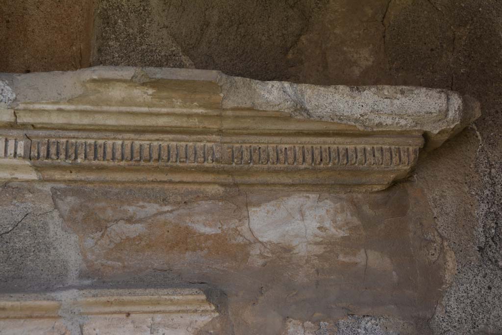 VI 15 5 Pompeii. March 2019. Room 1, detail of top of lararium.
Foto Annette Haug, ERC Grant 681269 DÉCOR.