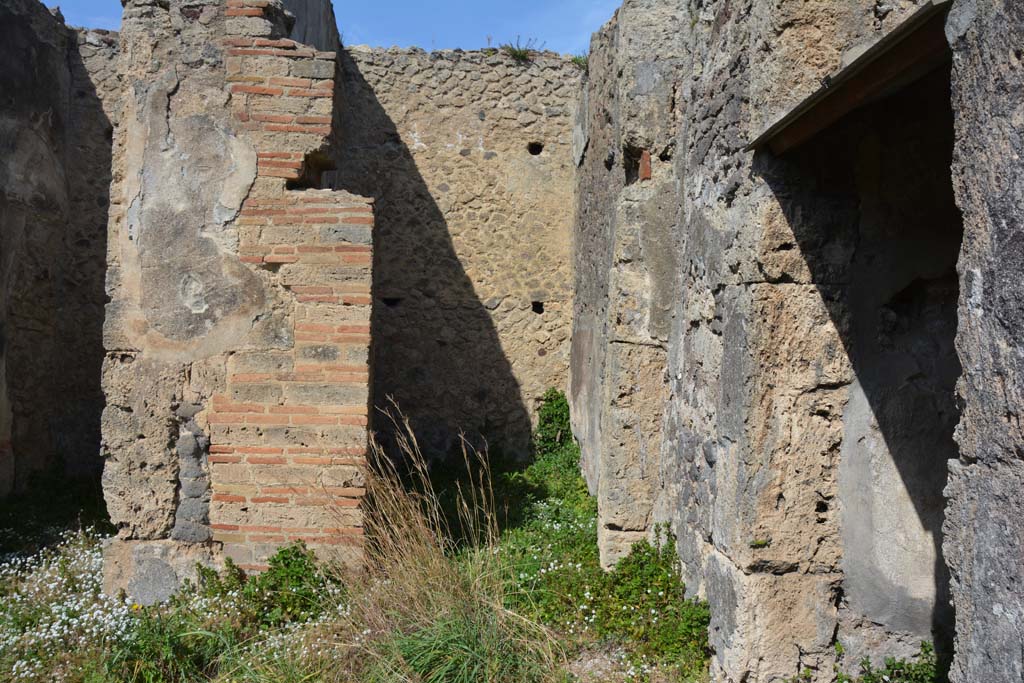 VI 15 5 Pompeii. March 2019. Doorway to cubiculum 3, in north-east corner of atrium.
Foto Annette Haug, ERC Grant 681269 DÉCOR.