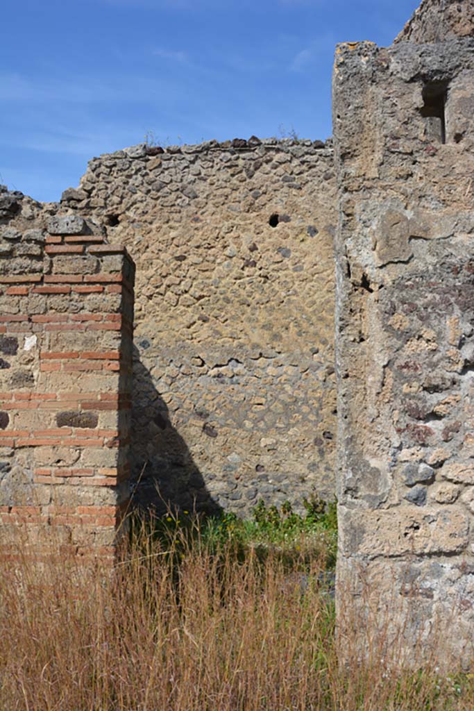 VI 15 5 Pompeii. March 2019. Cubiculum 5, looking towards doorway on north side of atrium.
Foto Annette Haug, ERC Grant 681269 DÉCOR.