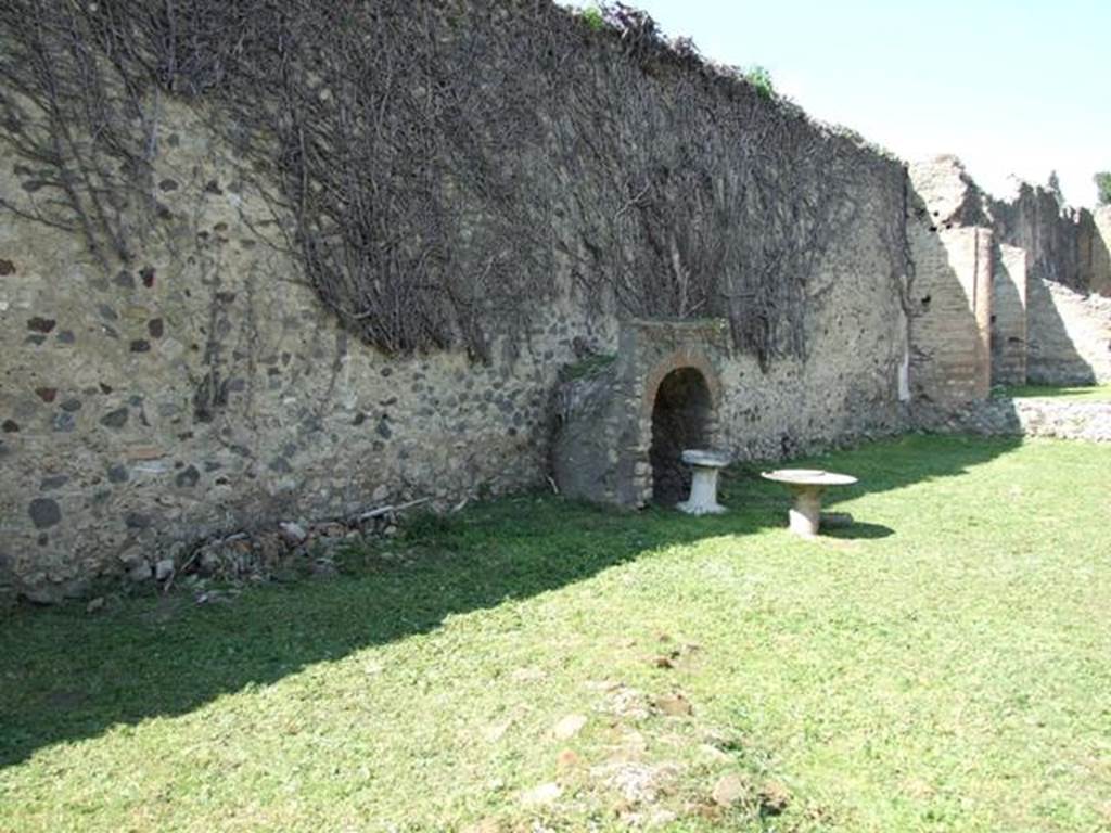 VI.15.5 Pompeii. March 2009. Garden area, 11, West wall, looking north west from south portico.
