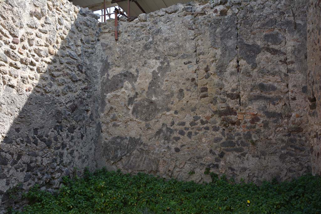 VI 15 5 Pompeii. March 2019. Room 10, looking towards south-east corner and south wall.
Foto Annette Haug, ERC Grant 681269 DÉCOR.