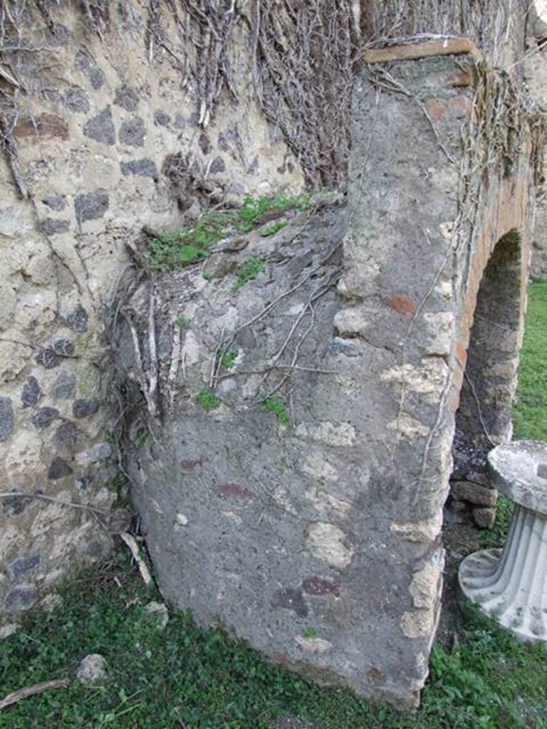 VI.15.5 Pompeii. March 2009. South side of aedicula niche.