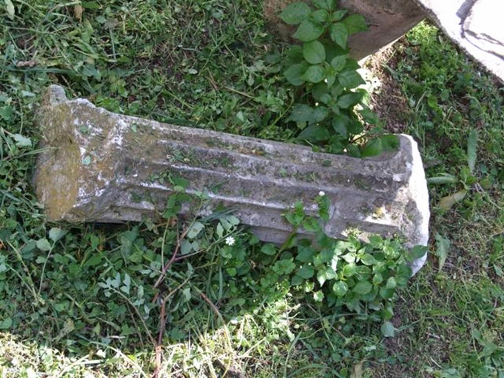 VI.15.5 Pompeii. March 2009. Decorative garden column.