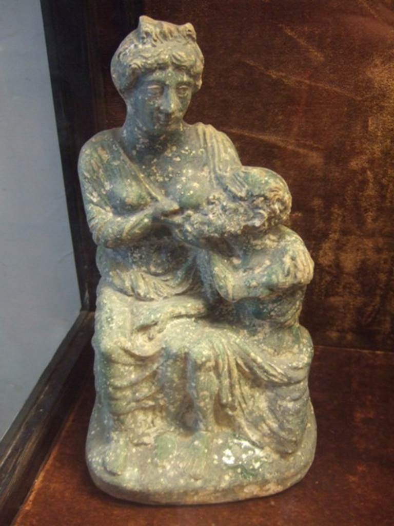 VI.15.5 Pompeii. Statuette of Perona and Micone. Now in Naples Archaeological Museum. MANN inventory number 124846. See 3 Oct 1895 NSA 1895, page 438 VI, xv, 5, Garden, West side, Our thanks to Raffaele Prisciandaro for his help in identifying this object.