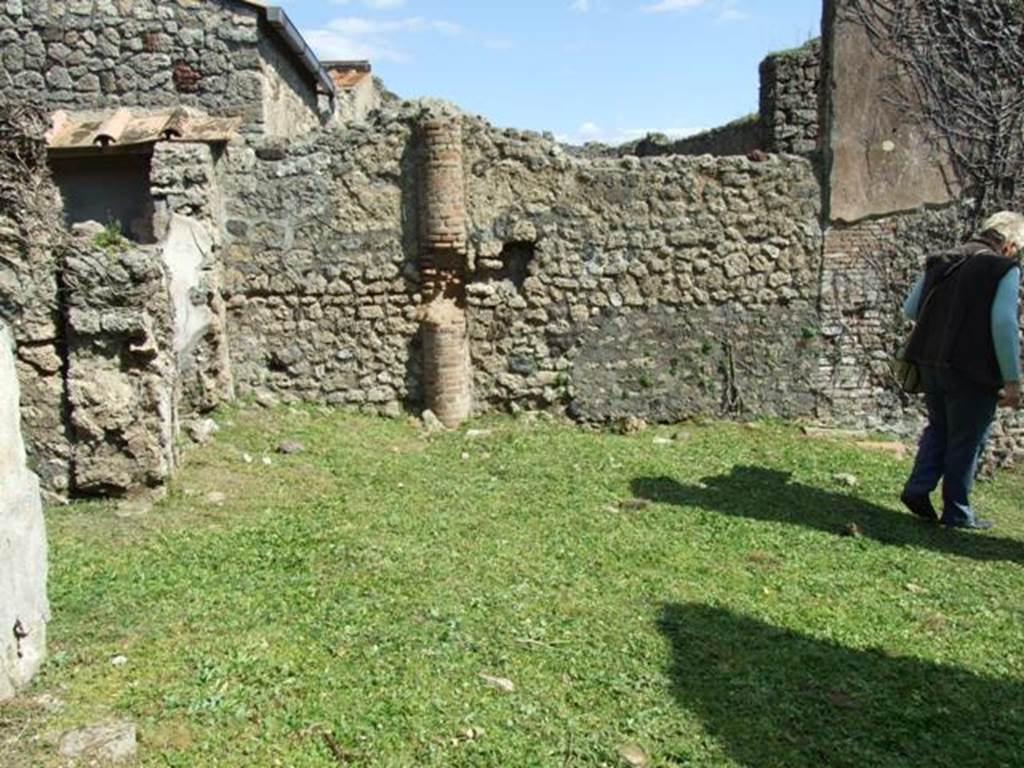 VI.15.5 Pompeii. March 2009. Room 13. Looking east across north portico.
